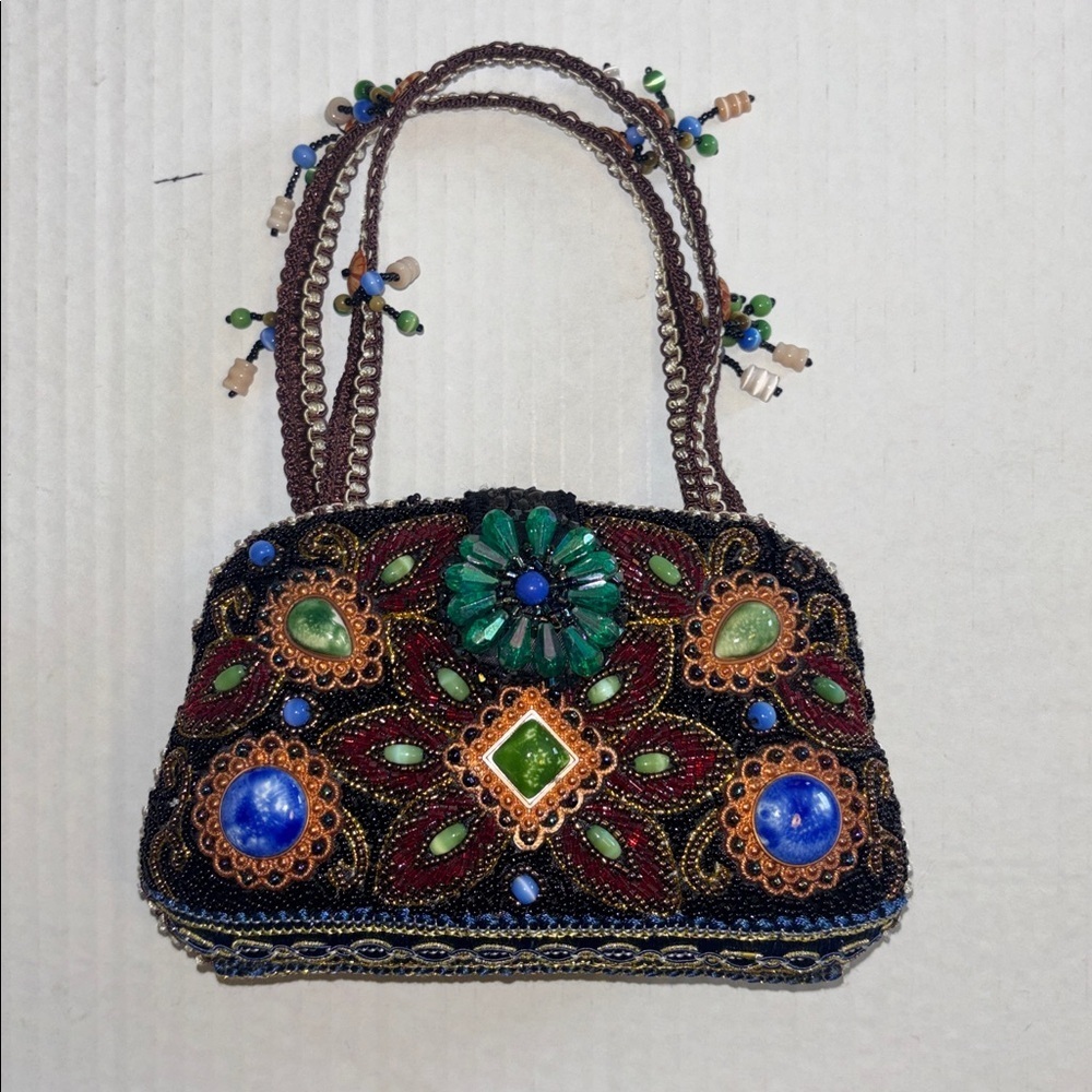 BUTLER & WILSON VINTAGE BEADED HANDBAG COLORFUL ADORNMENT WITH SNAP CLOSURE - Picture 2 of 16